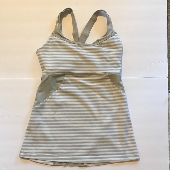 🌼🌸Lululemon wide strap tank with built in bra. 6 - Picture 3 of 6